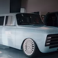 Kalašnikov se chce vyrovnat Tesle s retro elektrokombíkem