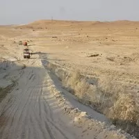 Mongol Rally 2018 část 5. : O bílém městě, ohnutých kolech a spoustě písku