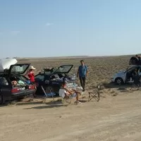 Mongol Rally 2018 část 5. : O bílém městě, ohnutých kolech a spoustě písku
