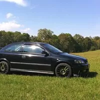 Hrdinové za babku: Opel Astra OPC 1
