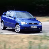 Hrdinové za babku: Opel Astra OPC 1