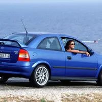 Hrdinové za babku: Opel Astra OPC 1