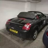 Jak si koupit závodní auto a dostat za to peníze