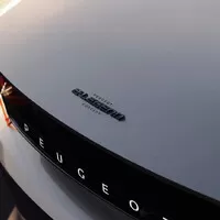 Peugeot e-LEGEND: Nový koncept má ukázat, že budoucnost elektromobility nemusí být nuda