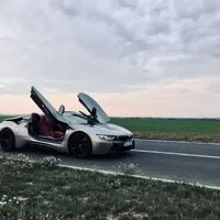 BMW i8 Roadster: Úplně jiný supersport