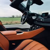 BMW i8 Roadster: Úplně jiný supersport