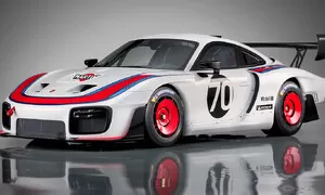 Nový 911 Speedster a reinkarnace závodní 935. Porsche dělá radost svým fanouškům.
