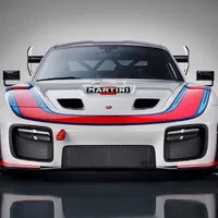 Nový 911 Speedster a reinkarnace závodní 935. Porsche dělá radost svým fanouškům.