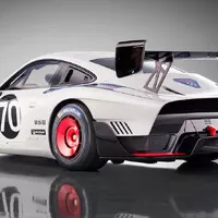 Nový 911 Speedster a reinkarnace závodní 935. Porsche dělá radost svým fanouškům.
