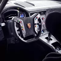 Nový 911 Speedster a reinkarnace závodní 935. Porsche dělá radost svým fanouškům.