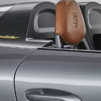 Nový 911 Speedster a reinkarnace závodní 935. Porsche dělá radost svým fanouškům.