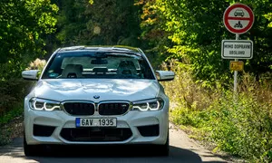 BMW M5: Strach, rychlost a láska