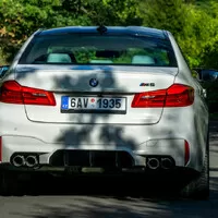 BMW M5: Strach, rychlost a láska