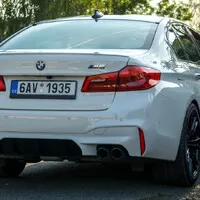 BMW M5: Strach, rychlost a láska