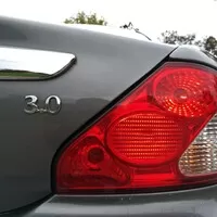 Jaguar X-Type 3.0 V6 - Za volantem opovrhovaného levobočka