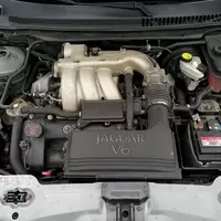 Jaguar X-Type 3.0 V6 - Za volantem opovrhovaného levobočka