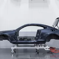 Z výrobní linky v Göteborgu právě sjíždí první exempláře kupé Polestar 1