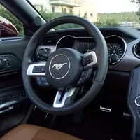 Ford Mustang GT Convertible: Kopni do tý bedny, ať panstvo nečeká!