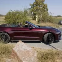 Ford Mustang GT Convertible: Kopni do tý bedny, ať panstvo nečeká!