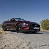 Ford Mustang GT Convertible: Kopni do tý bedny, ať panstvo nečeká!