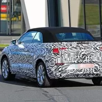 Volkswagen chystá kabrioverzi crossoveru T-Roc 