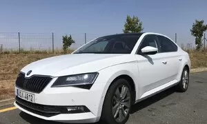Recenze & testy: Škoda Superb 2.0 TDI 110kW DSG: Služebák rallyového pisálka