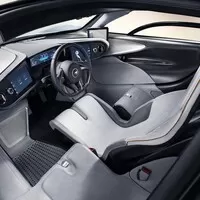402 km/h, 1035 koní a 48 milionů. Nový McLaren Speedtail oficiálně představen.