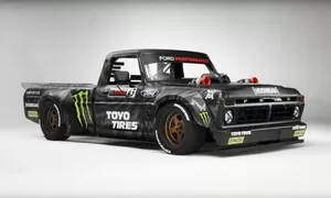 V desáté "Gymkhaně" bude driftovat devítisetkoňový pick-up