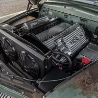 Firma Stealth EV postavila parádní restomod Mercury Coupe