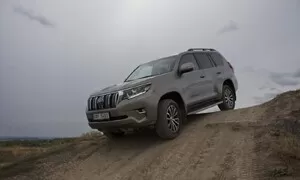 Recenze & testy: Toyota Land Cruiser 2,8 D‑4D: Muž, který nebyl