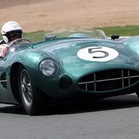 Aston Martin představil limitovanou edici modelu DBS. Připomíná slavné vítězství značky v Le Mans.