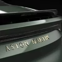Aston Martin představil limitovanou edici modelu DBS. Připomíná slavné vítězství značky v Le Mans.