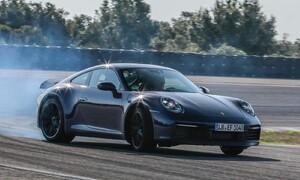 Novinky: Nové Porsche 911 se při testování ukazuje ze všech stran