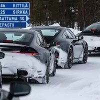 Nové Porsche 911 se při testování ukazuje ze všech stran