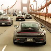 Nové Porsche 911 se při testování ukazuje ze všech stran