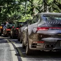 Nové Porsche 911 se při testování ukazuje ze všech stran