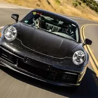 Nové Porsche 911 se při testování ukazuje ze všech stran