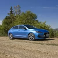 Hyundai i30 Fastback 1.4 T-GDI: Dáte šanci talentu ze skromných poměrů?