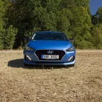 Hyundai i30 Fastback 1.4 T-GDI: Dáte šanci talentu ze skromných poměrů?