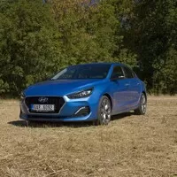 Hyundai i30 Fastback 1.4 T-GDI: Dáte šanci talentu ze skromných poměrů?