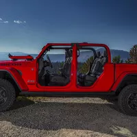 Jeep ukázal nový pick-up Gladiator. Stojí na základech Wrangleru.