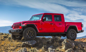 Novinky: Jeep ukázal nový pick-up Gladiator. Stojí na základech Wrangleru.