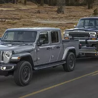 Jeep ukázal nový pick-up Gladiator. Stojí na základech Wrangleru.