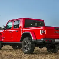 Jeep ukázal nový pick-up Gladiator. Stojí na základech Wrangleru.