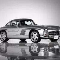 Do aukce jde unikátní Mercedes 300SL AMG po brunejském sultánovi
