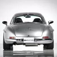 Do aukce jde unikátní Mercedes 300SL AMG po brunejském sultánovi