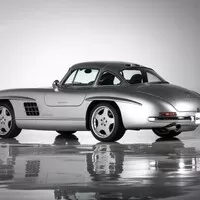 Do aukce jde unikátní Mercedes 300SL AMG po brunejském sultánovi
