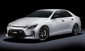 Novinky: Toyota představuje další model GRMN. Zadohnaný sedan se šestiválcem a manuálem.