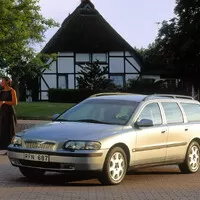 Prémiové kombi za 100 tisíc. Je to dobrý nápad?