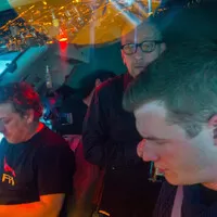 Jak nejlépe zkombinovat realitu skutečnou a virtuální? Přece na simulátoru!